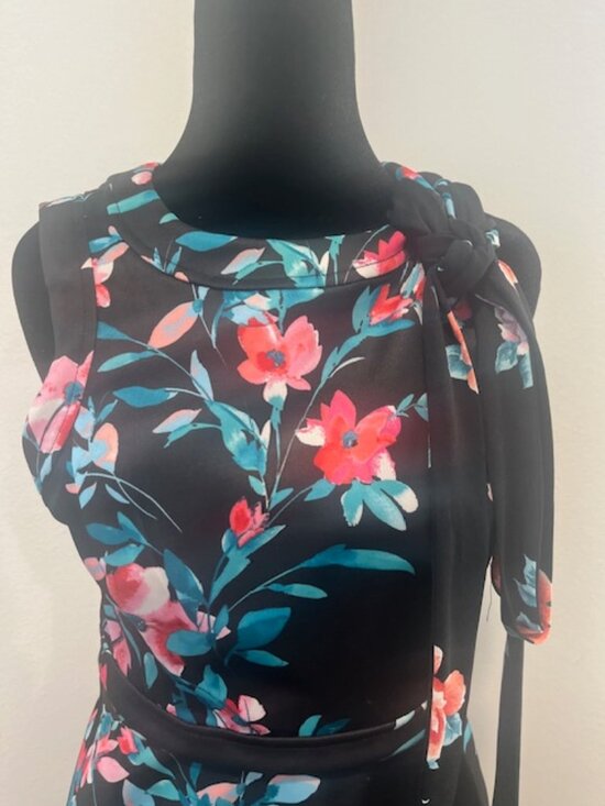 Vince Camuto Chic Dark Floral Cocktail Dress – Size Small ✨ - Picture 5 of 16